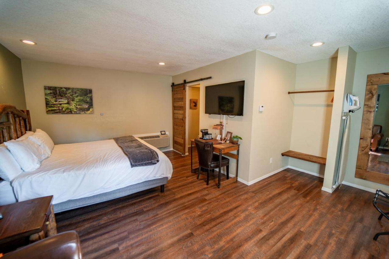 Evergreen Motel